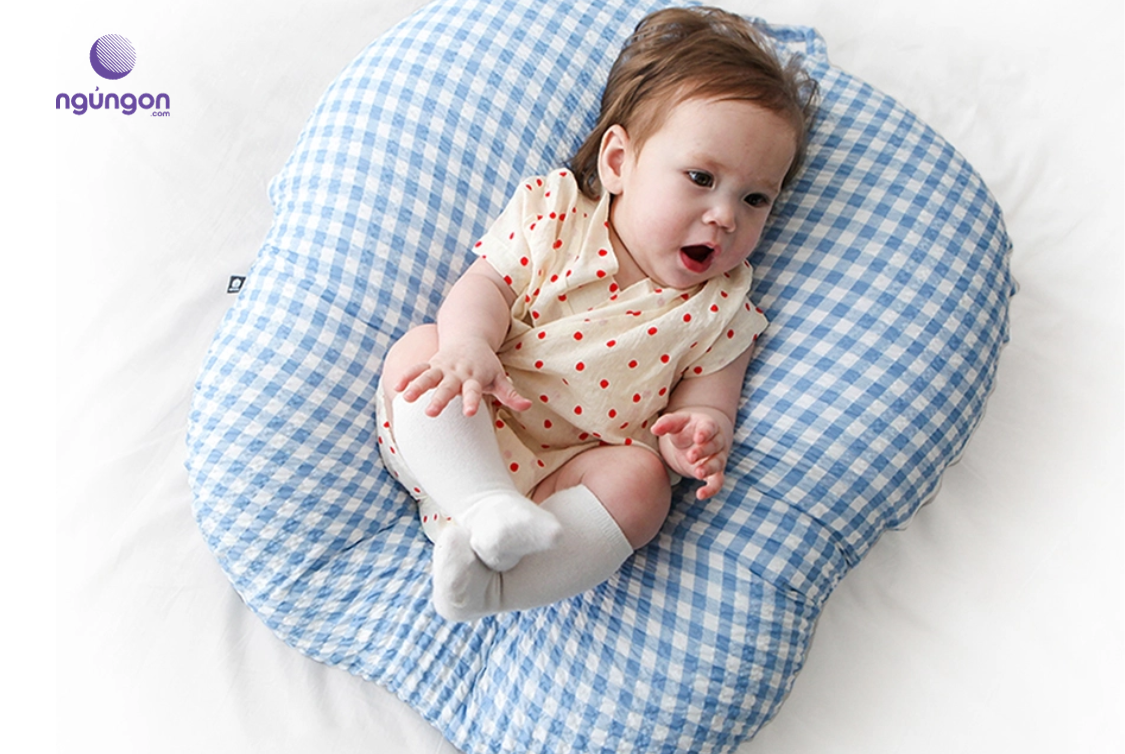 Có nên sử dụng nệm chống trào ngược dành cho bé